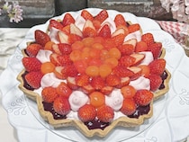 門出のお祝いにも🌸キル フェ ボン初！春の訪れを彩る「SAKURAフェア」で華やかなタルト3種＆はじめてのピンクロゴショッパーが登場するよ♪