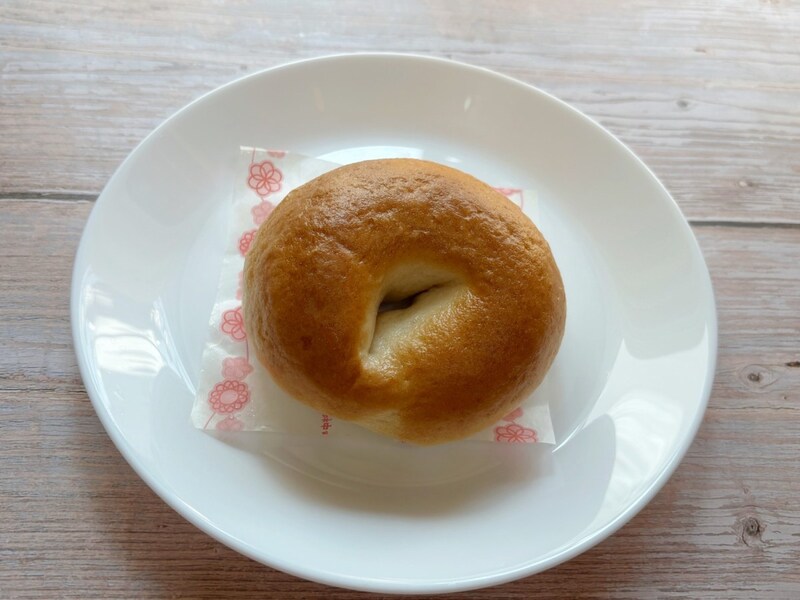 せいろブームの影響か?セブン-イレブンのレジ横にある蒸し器にベーグルを発見🥯これを気軽に味わえるっていいかも