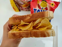 サンドイッチの具材はポテチだけ!? アイルランド大使館も推す「クリスプスサンドウィッチ」を作ってみた