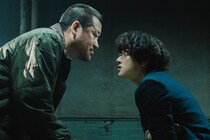 変人頭脳バトルに大興奮の傑作サスペンス映画『爆弾』佐藤二朗のさすがすぎる怪演に衝撃＆その佐藤二郎に負けない山田裕貴の対峙
