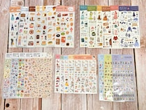 シールを買うの、もう疲れた…！ならば毎月1100円でシールが届くサブスクで新しい楽しみ方をしてみない？