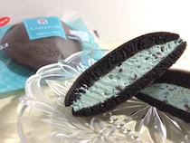 セブンの「もっちりチョコミントどら」は凍らせても美味しい♪ ふわふわミントクリームのモッチリ食感にハマります