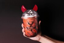 タピオカ専門店「ジ アレイ」のハロウィンドリンクは「ココア」!? マーブル模様とツノ付きカップが妖しくもキュートなドリンクなのです