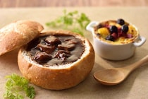 【お取り寄せグルメ】パンの器にスープを入れた「ブレッドボール＆スープセット」があれば10分で食卓が華やかに！