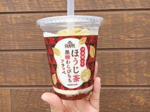 ファミマ新作「ほうじ茶黒糖わらびもちフラッペ」は“フタなし”でお茶の香りを楽しむべし！ わらびもちのぷるもち食感もたまらん一杯だよ