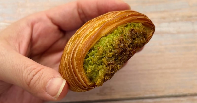 行列ができるのも納得だ…！話題の「ドバイチョコパン」をTruffleBAKERYで頑張ってGET🥐人生最高レベルのご褒美になりました