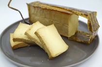 【岐阜のお土産】スモークチーズみたいな味「母袋燻り豆腐」は酒飲み必見おつまみでした #地元民が本当にオススメするお土産選手権