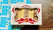包丁いらず＆片手でパクっ！トップスの定番チョコレートケーキがサンドイッチになりました【#舞台女優の手土産リスト】