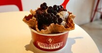 台湾はコールドストーンの店舗がいっぱい🎵台湾限定メニューの鉄観音茶アイスクリーム×黒糖タピオカを食べてきたよ！