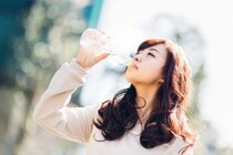 マスク着用時の熱中症リスクに要注意！ 内閣府による「熱中症予防5つの心得」で新しい生活様式に合わせた対策を