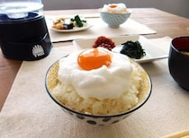ふわっふわ食感の卵かけご飯を作るマシン「究極のTKG」が画期的！ 卵を割るところから全部やってくれます