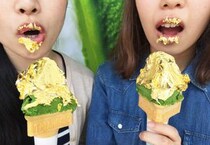 【金ピカ】静岡のお茶屋が販売している抹茶ジェラートがゴージャスすぎるう！ 一面「金箔」で包まれているのです！