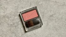【セザンヌ新作】550円のチークブラッシュ新色「06フラワーコーラル」はチークはもちろん、アイシャドウにも使えちゃう!?