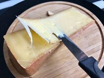 【天国か】ひとりでも楽しめるミニラクレットチーズでとろ〜りパーティしてみた！ テフロンのフライパンがあればOKです
