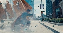 叩きつけられてボロボロだけど大丈夫!? なとこから始まる映画『スーパーマン』は完璧じゃないからこそいい！