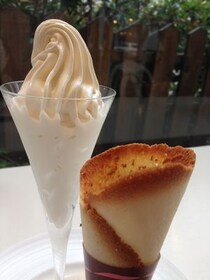 驚愕する美味しさ‼　ソフトクリーム専業メーカー渾身のプレミアムソフト「クレミア」を今すぐ食べに行くべし！