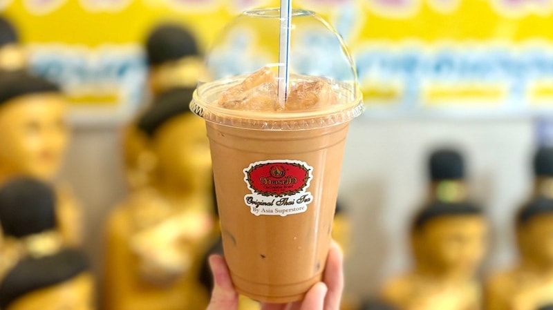 新大久保は韓国だけじゃない!ディープなスーパーで味わうタイ老舗ブランドの茶葉を使った「タイミルクアイスティー」絶品♡