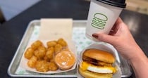 出国前に✈️モーニングが食べられるのはココだけ！「Shake Shack（シェイク シャック）成田国際空港第1ターミナル店」