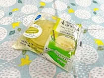 ファミマ「メロンクリームソーダパンケーキ」を食べてビックリ！ ソーダのシュワ感を完全再現してた