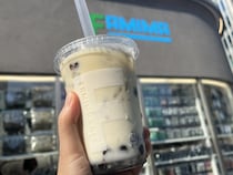 麻布台にできたファミマ初の旗艦店「FAMIMA PARK AZABUDAI」に行ってきた！値段も気分も最高なココでしか飲めない「タピオカミルクティー」も！