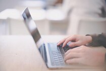 そのメール、「AIで作った文章」だってバレてます。気づいた人は約6割！AIを使用したビジネスメールについてどう思う？
