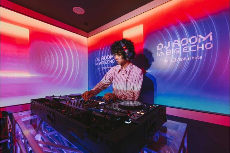 ビッグエコーで誰でもDJになれる。1人で練習もグループで楽しむも良し!世界基準の本格DJ機材を自由に使える「DJルーム」
