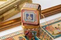 ガラス絵で描いた神秘的なクッキー缶「エジプト缶」が美しすぎ♡ どこで買えるの？いつ発売？