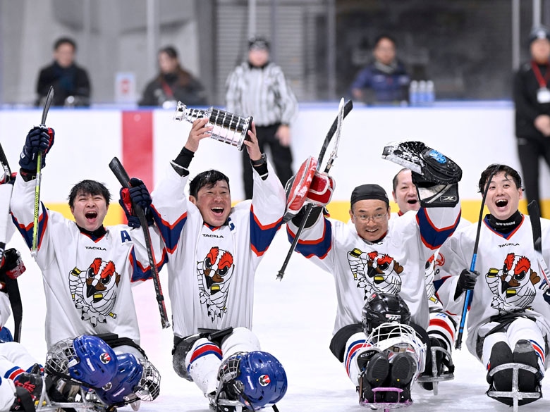 ８連覇！アイスホッケーの全国クラブ選手権大会で長野サンダーバーズが優勝