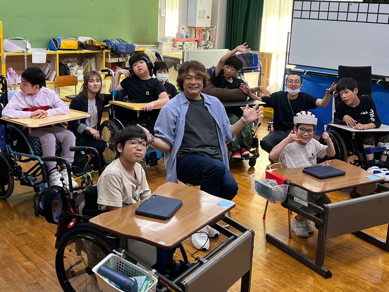 香取慎吾さんとミラノ・コルティナパラをアートで応援！子どもたちが“応援のタネ”を制作