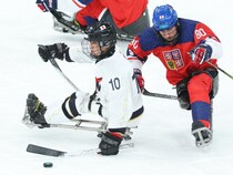 誰よりも速く、美しく、たくましく走る。パラアイスホッケーの“20歳トリオ”が切り拓く新しい扉