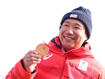 パラアルペンスキー・鈴木猛史が３大会ぶりのメダルで示した「強い背中」