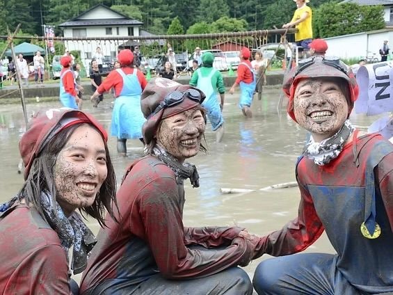 田んぼでバレーボール。長野県でなぜ応募殺到の“伝説イベント”に？