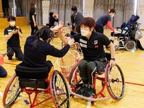 【パラスポーツと教育】大切なのは柔軟な考えと工夫　特別支援学校での車いすバスケ体験
