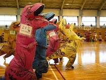 恐竜の姿でなぜ？ ティラノサウルスたちが全力疾走するレースが生み出すもの