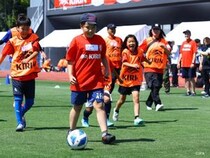 中村俊輔も驚いた「走らないサッカー」 0歳から89歳が主役になれるピッチの景色