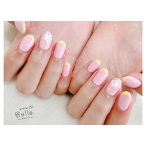 【花フレンチネイル】パステルピンクにイエローが眩しい日差しに映える！