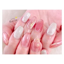 【オーロラニュアンス】クリアレッドとシルバーカラーのネイルで指先から華やかに