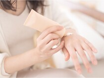 乾燥や二枚爪が気になる時は爪にもハンドクリーム？ポイントは「保湿」と「浸透」