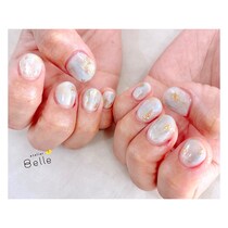 【ニュアンスネイル】爪を伸ばさない人にも。ホワイトベースで透明感たっぷり！