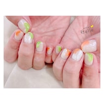 【爽やかニュアンスネイル】オレンジ×グリーンでカラフルな指先に