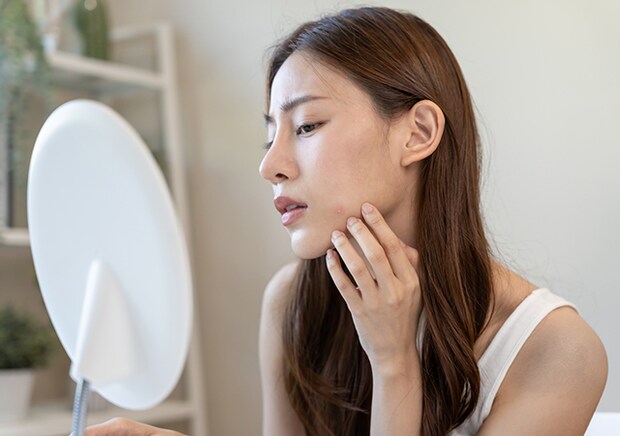 疲れやだるさで爪が薄くなったり割れやすくなるって本当？栄養不足と紫外線に気をつけましょう