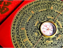 ２０２６年、恋愛運UPの方角は『東北東』｜風水占いで恋の行方お教えします