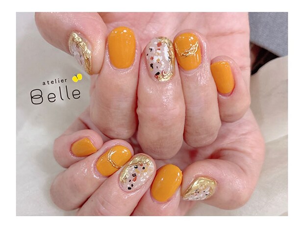 【大人ニュアンスネイル】ラメアートとの相性抜群!マスタードカラーで魅せる指先