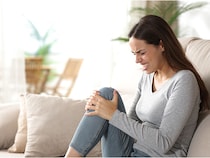 寒いと関節が痛くなるって本当？理由と対策についてクリニック院長の三河聡志先生にお話を伺いました