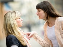 マウントする人の心理は？距離の取り方３ステップで対応しよう