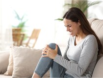 寒いと関節が痛くなるって本当？理由と対策についてクリニック院長の三河聡志先生にお話を伺いました