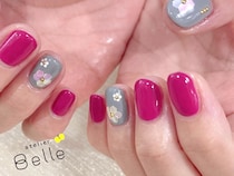【上品ネイル】ビビッドピンクとグレーにフラワーアートで大人っぽく