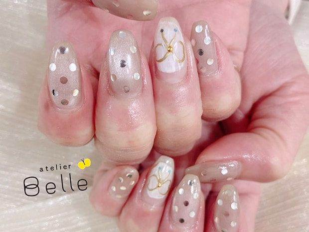 【オケージョンネイル】春の始まりはキラキラゴールドで！リボンとドットがアクセント