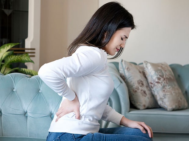 春先はぎっくり腰に注意！予防には適度な運動と腹巻きがおすすめです