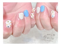 【大人可愛いキュートネイル】水色に合わせたゴールドドットがアクセント